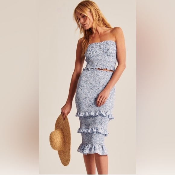 Abercrombie & Fitch Dresses & Skirts - ABERCROMBIE SMOCKED MIDI SKIRT BLUE SIZE M c6